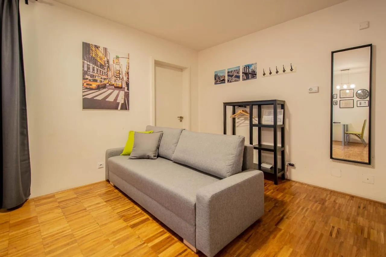 Modern Apartment With Balcony And Garage Prague