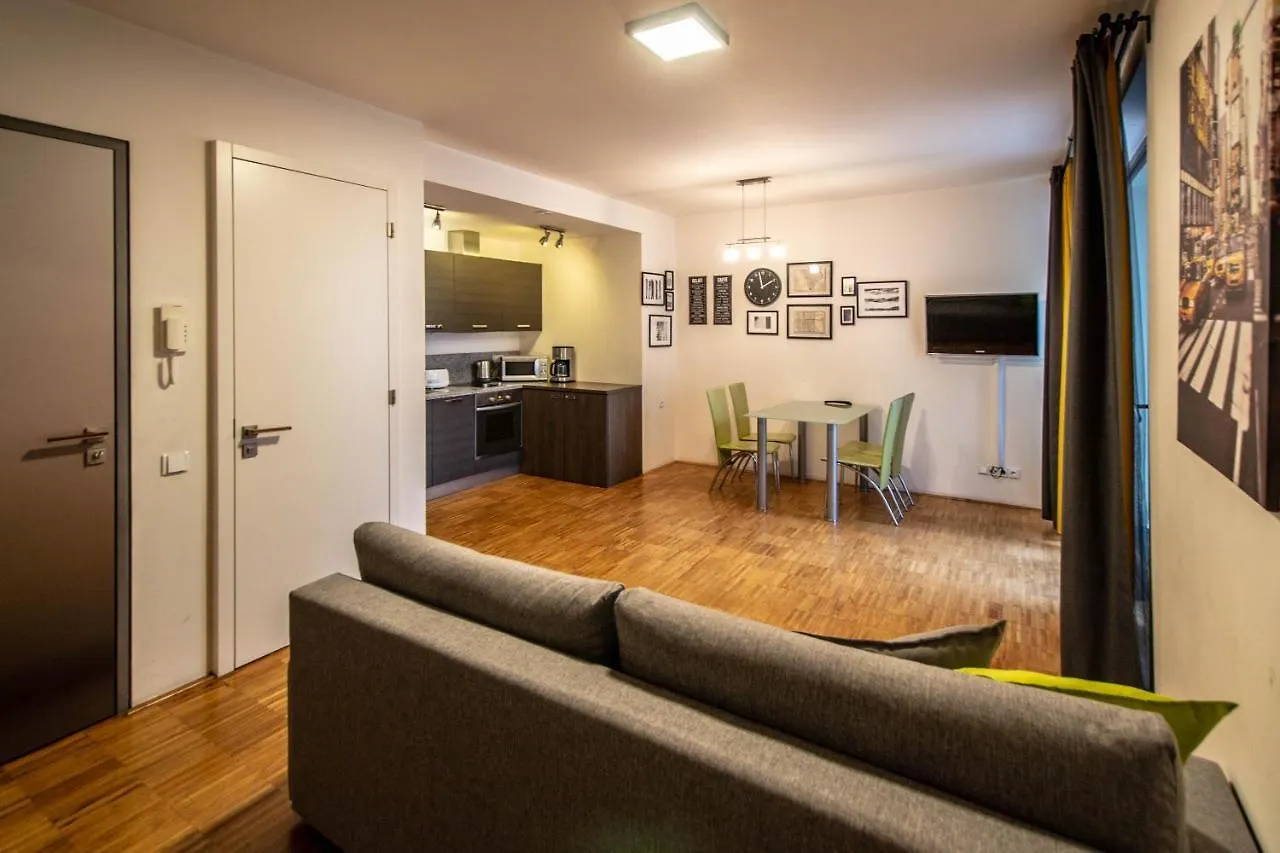 Modern Apartment With Balcony And Garage Prague